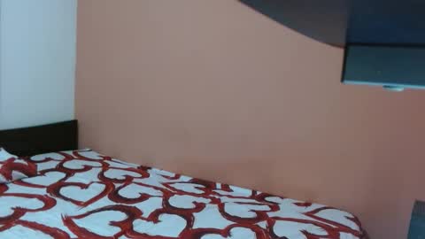 Snapshot of izy_bell chatting on December 2, 2025, 10:27 pm Izzyy online show from December 2, 2025, 10:27 pm