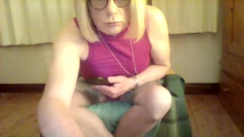 izzy_mchoney online show from May 15, 2026, 11:45 pm