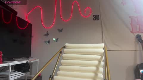 Snapshot of izzyishottttt chatting on September 12, 2025, 2:11 am izzyishottttt online show from September 12, 2025, 2:11 am