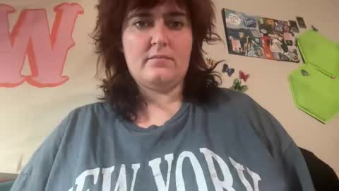 Snapshot of izzyishottttt chatting on October 26, 2025, 9:48 am izzyishottttt online show from October 26, 2025, 9:48 am