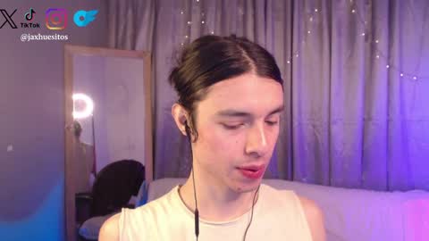 Snapshot of j_a_x_x_x_o_n chatting on April 7, 2026, 10:48 am Hey im Jaxxxon check my info online show from April 7, 2026, 10:48 am