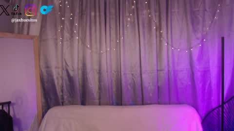 Snapshot of j_a_x_x_x_o_n chatting on April 8, 2026, 11:32 am Hey im Jaxxxon check my info online show from April 8, 2026, 11:32 am