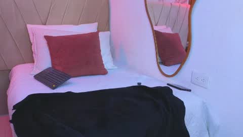 j_belle_ online show from June 1, 2026, 8:32 pm