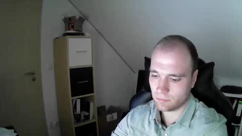 here4y online show from December 18, 2025, 11:05 am