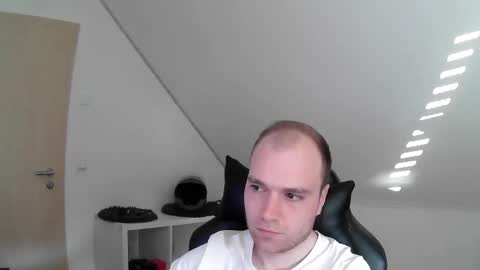 here4y online show from April 1, 2026, 5:52 am