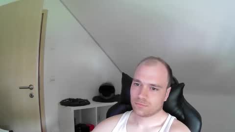 here4y online show from April 19, 2026, 10:03 am