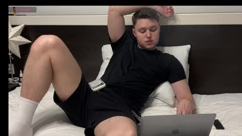 j_lyle_x online show from May 5, 2026, 7:00 pm