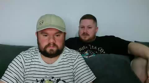 ja_couple online show from April 17, 2026, 6:22 pm