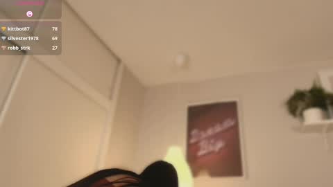 Jade online show from May 19, 2026, 1:56 am