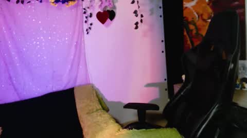 jade 18  online show from February 25, 2026, 10:58 am