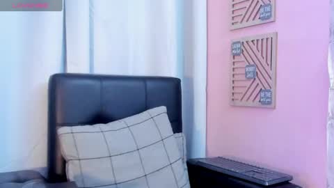 Snapshot of jaadewest_ chatting on May 27, 2026, 11:51 am Jade West online show from May 27, 2026, 11:51 am
