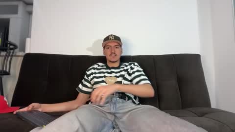 INDEPENDENT MODEL online show from November 3, 2025, 5:09 am