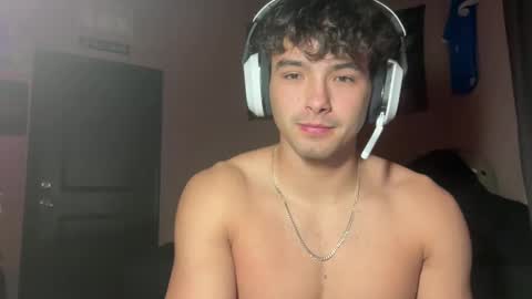 Snapshot of jackcolletto chatting on February 15, 2026, 1:24 am bigenoughtohug online show from February 15, 2026, 1:24 am