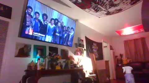 sophi scott online show from October 14, 2025, 6:47 am