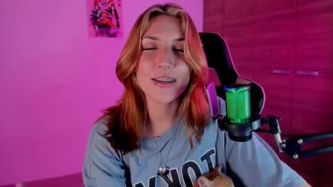 Snapshot of jacky_croft chatting on January 7, 2025, 4:18 am Linda Sofia help me get to 100 thumbs up online show from January 7, 2025, 4:18 am