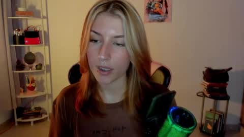 Snapshot of jacky_croft chatting on February 2, 2025, 10:49 pm Linda Sofia help me get to 100 thumbs up online show from February 2, 2025, 10:49 pm