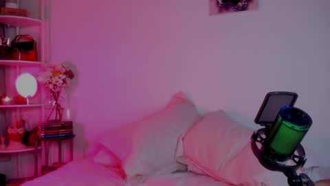 Snapshot of jacky_croft chatting on February 23, 2025, 4:28 am Linda Sofia help me get to 100 thumbs up online show from February 23, 2025, 4:28 am