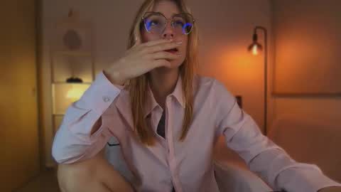 Snapshot of jacky_croft chatting on October 20, 2025, 5:19 am Linda Sofia help me get to 100 thumbs up online show from October 20, 2025, 5:19 am