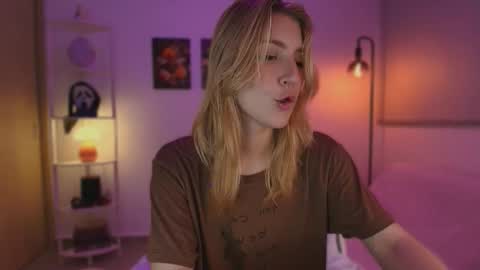 Snapshot of jacky_croft chatting on October 31, 2025, 5:08 am Linda Sofia help me get to 100 thumbs up online show from October 31, 2025, 5:08 am