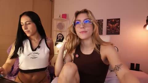 Linda Sofia help me get to 100 thumbs up online show from November 3, 2025, 5:42 am