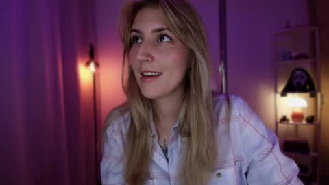 Linda Sofia help me get to 100 thumbs up online show from April 4, 2026, 12:42 am