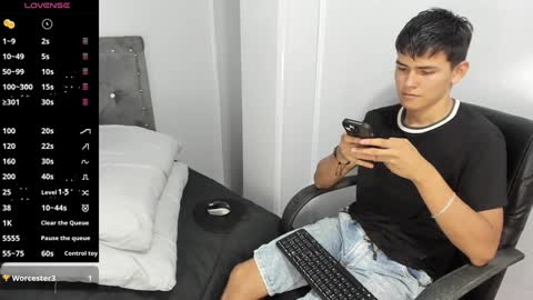 Snapshot of jacobb_lee chatting on December 11, 2024, 7:36 pm Jacob Lee online show from December 11, 2024, 7:36 pm