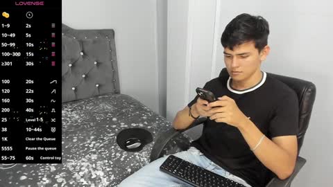 Snapshot of jacobb_lee chatting on December 20, 2024, 7:39 pm Jacob Lee online show from December 20, 2024, 7:39 pm