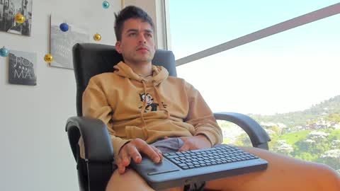 Snapshot of jacobstones_ chatting on December 18, 2024, 1:45 pm JACOB STONES online show from December 18, 2024, 1:45 pm