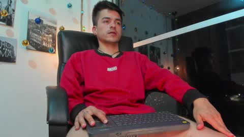 Snapshot of jacobstones_ chatting on December 19, 2024, 6:12 am JACOB STONES online show from December 19, 2024, 6:12 am