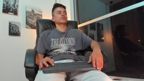 Snapshot of jacobstones_ chatting on January 22, 2025, 6:31 am JACOB STONES online show from January 22, 2025, 6:31 am