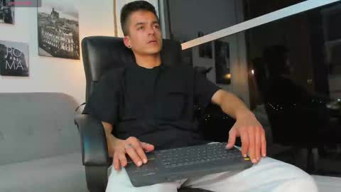 Snapshot of jacobstones_ chatting on February 2, 2025, 6:37 am JACOB STONES online show from February 2, 2025, 6:37 am