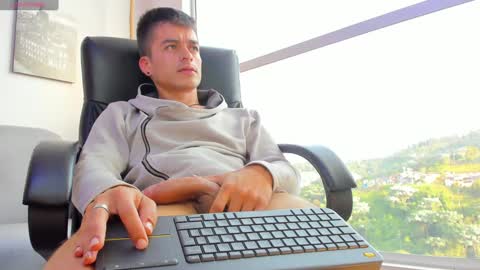 Snapshot of jacobstones_ chatting on February 3, 2025, 12:14 pm JACOB STONES online show from February 3, 2025, 12:14 pm