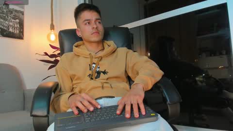 Snapshot of jacobstones_ chatting on February 11, 2025, 4:55 am JACOB STONES online show from February 11, 2025, 4:55 am