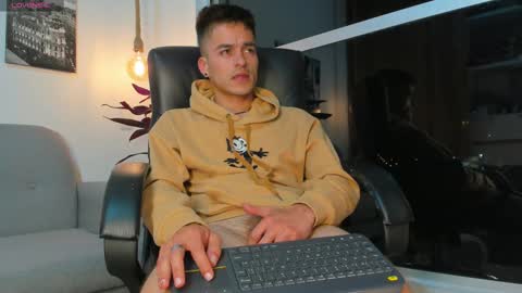 Snapshot of jacobstones_ chatting on February 11, 2025, 8:05 am JACOB STONES online show from February 11, 2025, 8:05 am