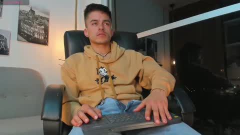 Snapshot of jacobstones_ chatting on February 13, 2025, 6:52 am JACOB STONES online show from February 13, 2025, 6:52 am