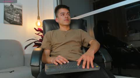 Snapshot of jacobstones_ chatting on February 23, 2025, 7:33 am JACOB STONES online show from February 23, 2025, 7:33 am