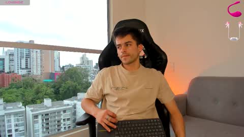 Snapshot of jacobstones_ chatting on October 31, 2025, 8:21 pm JACOB STONES online show from October 31, 2025, 8:21 pm