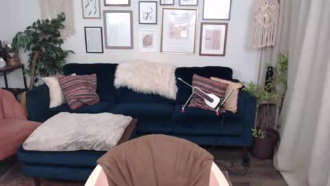 Jade online show from February 19, 2025, 9:25 pm