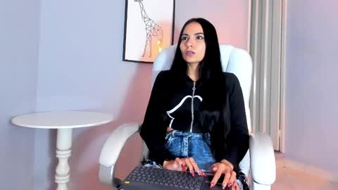 karlla scarlet online show from December 3, 2024, 3:41 am