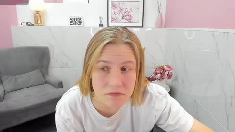 Jade online show from December 5, 2024, 3:26 am