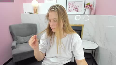 Jade online show from December 21, 2024, 9:25 pm