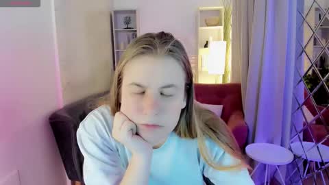 Jade online show from November 19, 2025, 8:20 pm