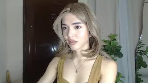 Adriana online show from November 12, 2025, 8:26 am