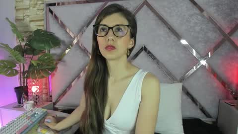 Snapshot of jade_white_ chatting on December 17, 2025, 1:17 pm jade white online show from December 17, 2025, 1:17 pm