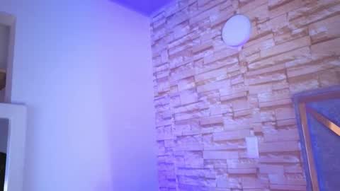 jade white  online show from February 23, 2026, 1:52 pm