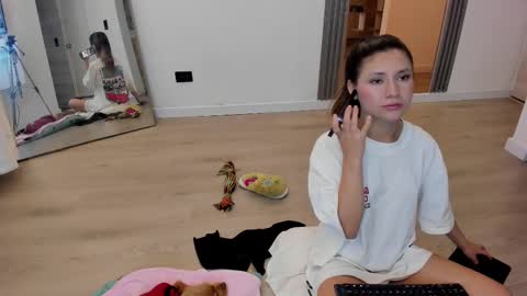 Jade online show from March 5, 2025, 4:13 am