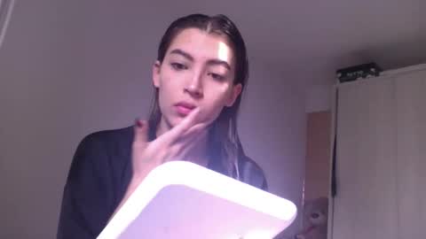 Snapshot of jade_ws chatting on June 7, 2026, 8:56 pm Jade online show from June 7, 2026, 8:56 pm