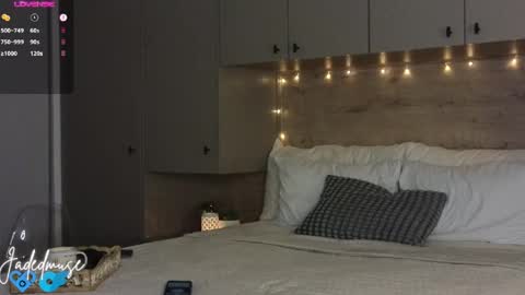 Jade online show from April 6, 2026, 6:53 pm