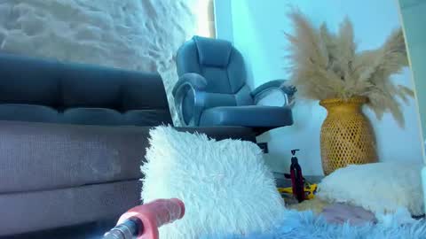 jadee__ online show from February 9, 2025, 9:16 am