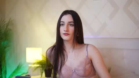  Jade  online show from December 14, 2025, 6:56 pm